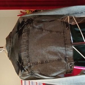 Cute short denim jean jacket... Looks brand new